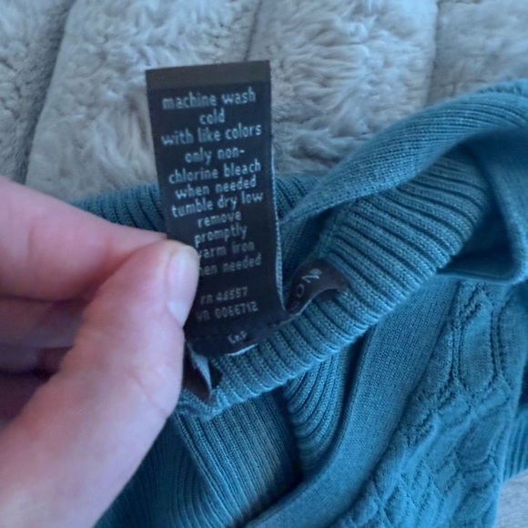 Hillard & Hanson Blue Cardigan Sweater with Rose Buttons Size Medium. - Picture 5 of 5